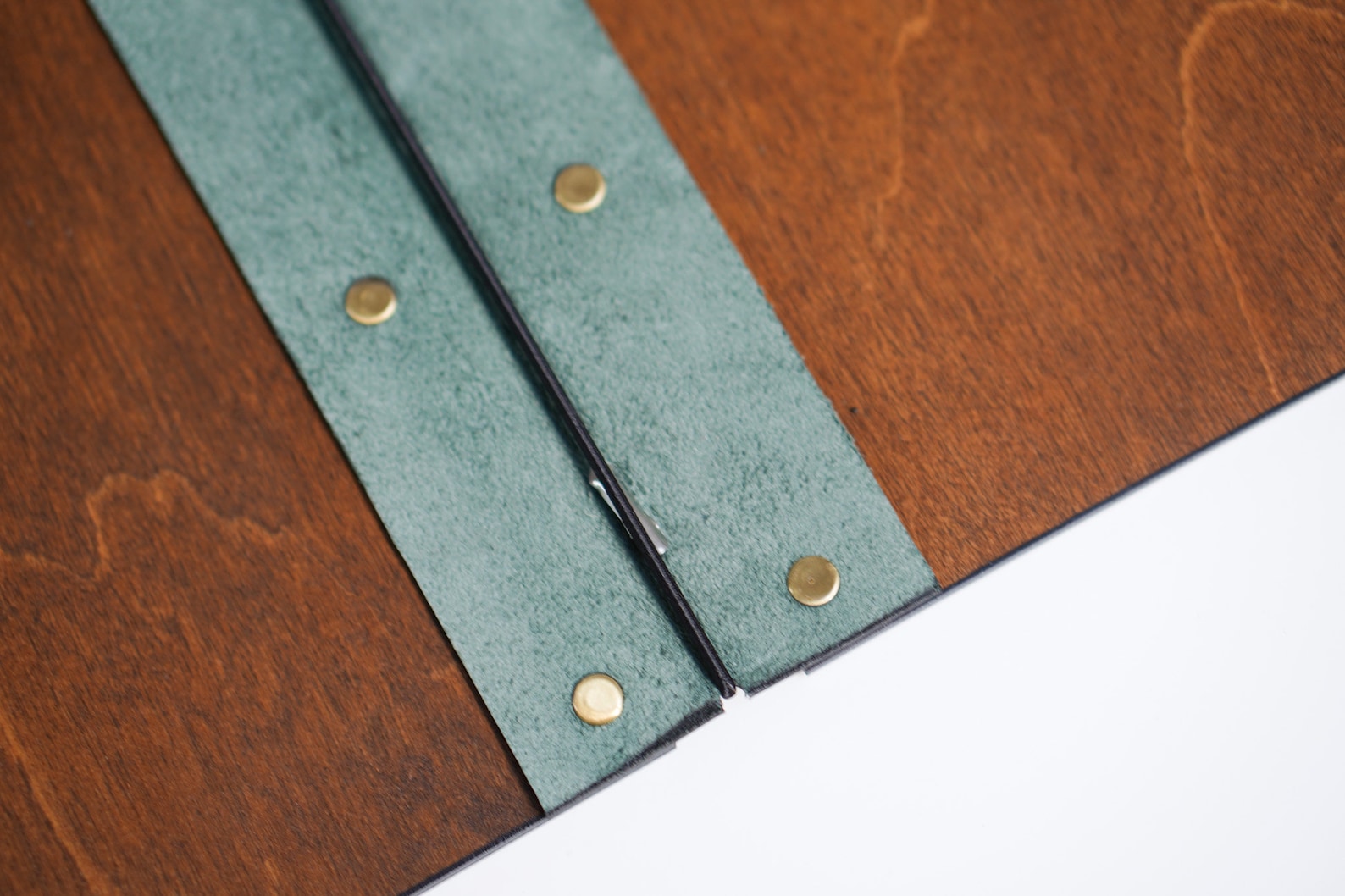 Divris Wooden Menu Cover String Fitting