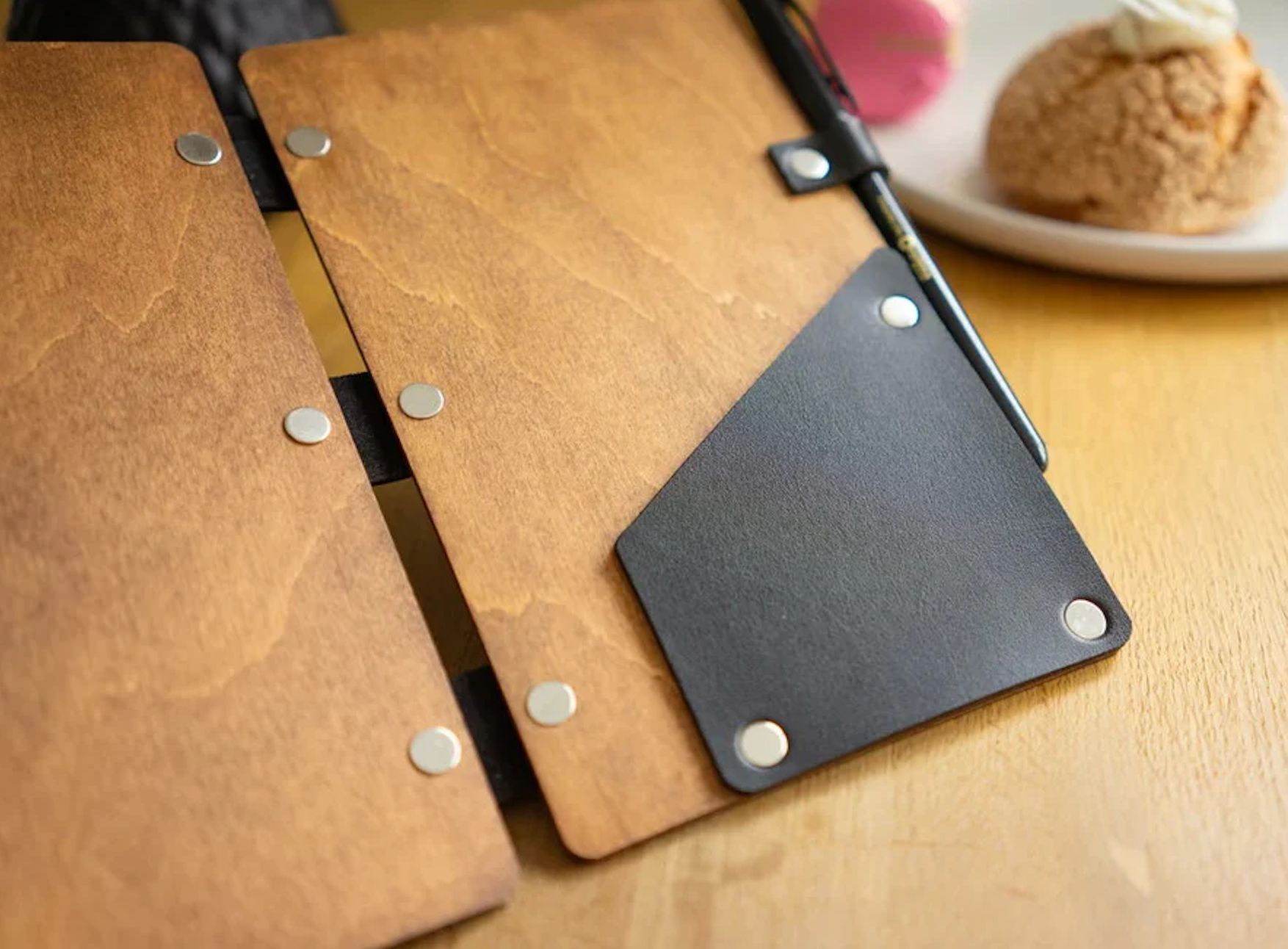 Wooden Check presenter